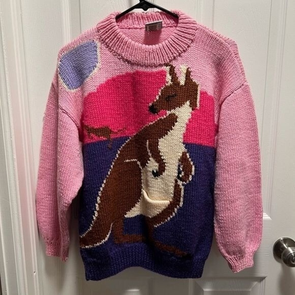 Bonz Vintage Sweater Hand Made in Australia Kangaroo Theme‎ Pocket Pink Wool
